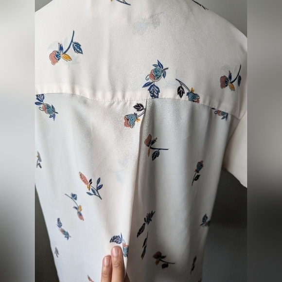 LOFT Floral Blouse - Picture 4 of 8
